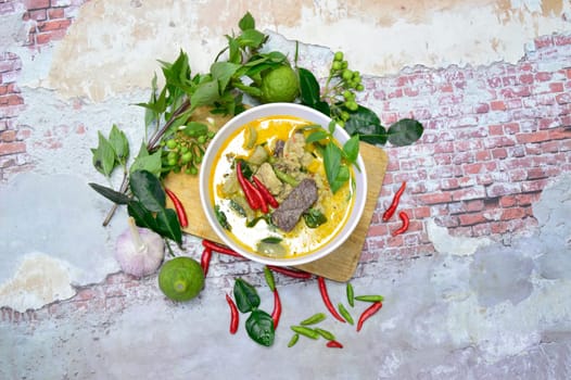 Green curry is a Thai food that is famous all over the world.