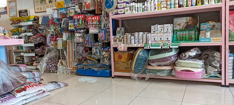 19-8-22 Chonburi, Thailand Pet shop and pet food shop are very popular with animal lovers.