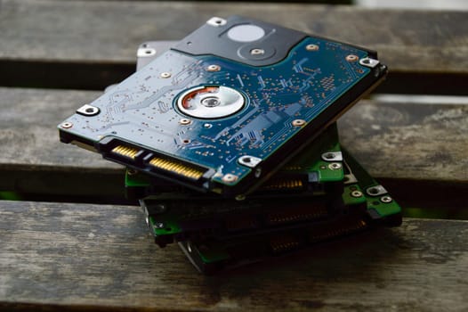 2.5-inch hard drives stacked on top of each other, currently still popular.