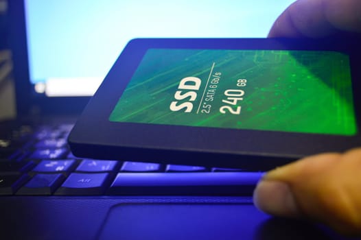 SSD drives are very popular these days, SSDs are placed on laptops (this photo was intended to look dark and use blue light).