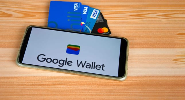 26-11-2022 Chonburi, Thailand, Google Gpay, Wallet is starting to use and is an application that combines financial matters Purchasing and shopping online