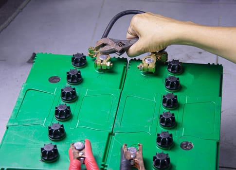 electrician connecting battery terminals