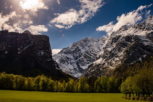 An avalanche is released on the Watzmann