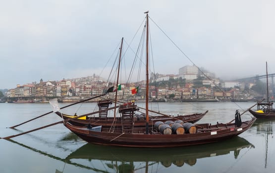 Export of Port wine by boats at Portugal