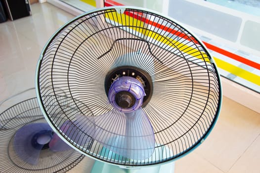 Defective fan, broken impeller. need to be repaired