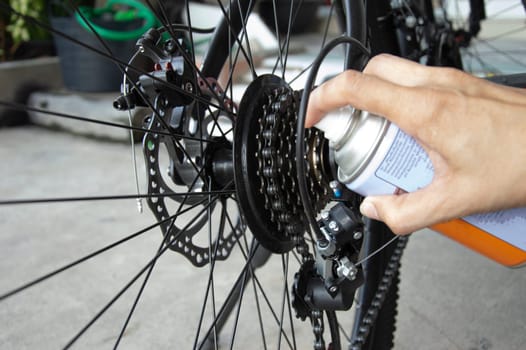Bicycle gear lubricant spray to prevent rust and reduce humidity.