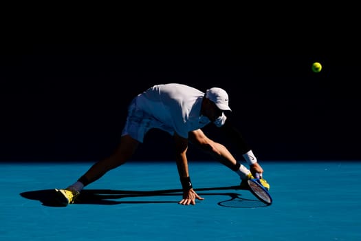MELBOURNE, AUSTRALIA - JANUARY 19: Jack Draper of Great Britain hits a forehand whilst playing against Carlos Alcaraz of Spain on day eight of the 2025 Australian Open at Melbourne Park on January 19, 2025 in Melbourne, Australia.