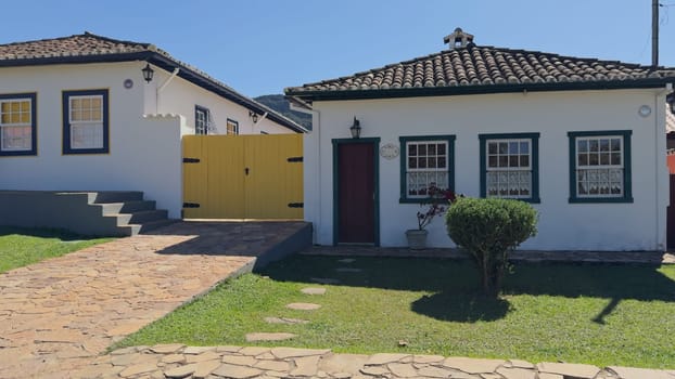 A video showing a side stroll through a Brazilian colonial town, highlighting its colorful, traditional facades.