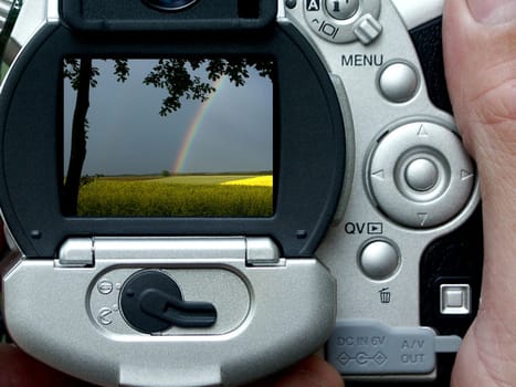 Minolta Dimage 7i in action