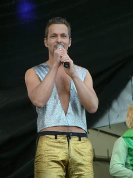Singer2