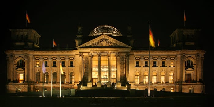 The title of the picture was created by the inscription on the Reichstag building.