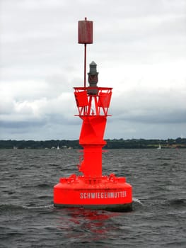 Why mother-in-law? This port buoy floats in the Flensburg Fjord near Holnis and got this name from the sailors and motorboaters. Because if you don't pass the bin on the right side,you're sitting on Schiet (bottom). The barrel is closed