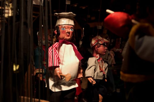 Marionettes 01