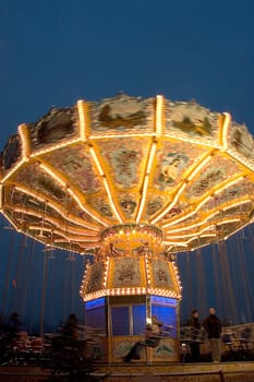 Chain Carousel 01