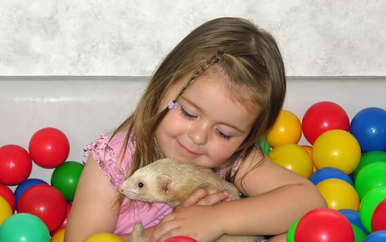 It is always difficult to depict feelings in pictures clearly enough for the viewer. But I had no reservations about these two from the outset. My daughter has been stealing our pet from me for a long time. Only the care,such as cage