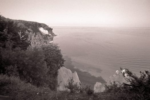 On Thursday night,the famous Wissow clinics of the Rügen chalk cliffs fell into the sea. There was an erosion slide of about 50,000 cubic meters. This means that one of Rügen's most famous landmarks has disappeared. What a pity!