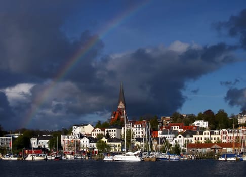 Today in Flensburg (9.5.2005) around 7.30 pm. The district is called Jürgensby and is illuminated by the evening sun.