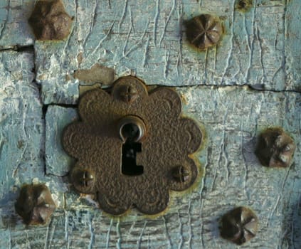 I edited my picture with the key hole again at the suggestion. Greeting Bea