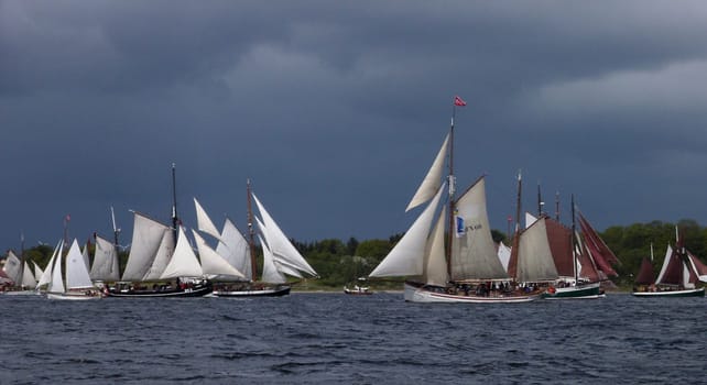 There is always something going on at the turning point of the rum regatta. But true to the motto "Better safe and second than broken and wider"",there is not an unnecessary risk."