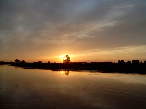 sunset or (sunset beach) or (sunset nature) or (sunset skyline)