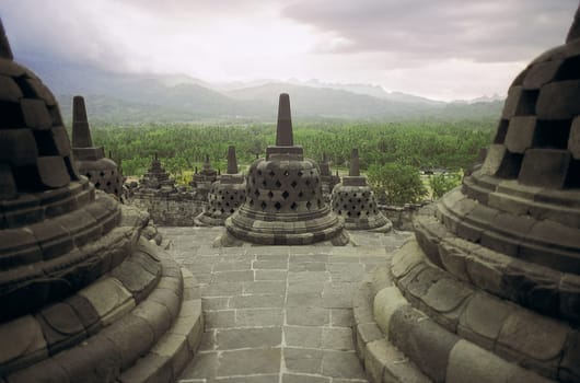 Borobudur in Central Java (Indonesia) is an impressive monument Buddhist architecture. 1472 "Stupas"" characterize the Overall impression of the huge complex."