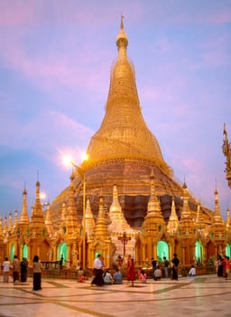 Schwe Dagon Pagoda Panorama2