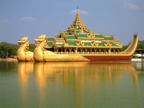 Golden Ship3
