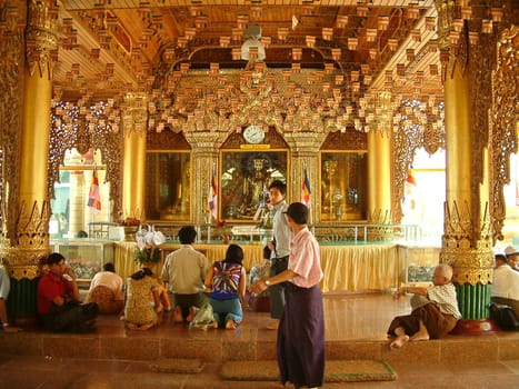 Sule Pagoda interior