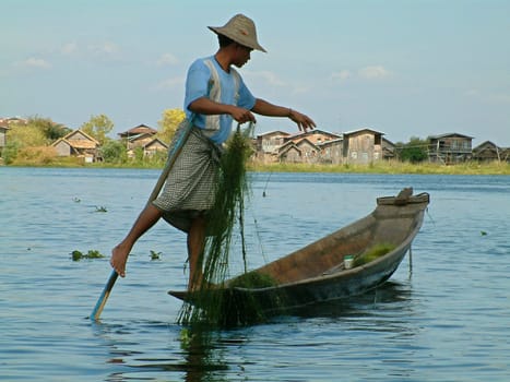 Monopod fishermen