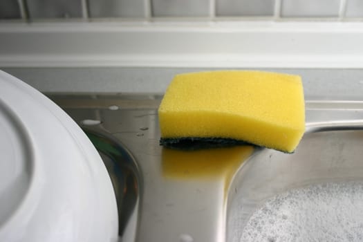 Dishwashing sponge