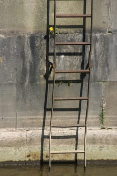 Lock wall