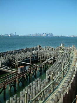 Duckdalben vor Manhattan