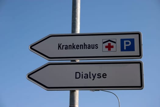 Signs to the hospital