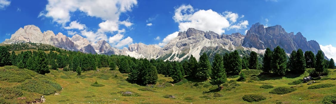 Detail (approx. 240° viewing angle) from my 360° panorama on the Seceda plateau.