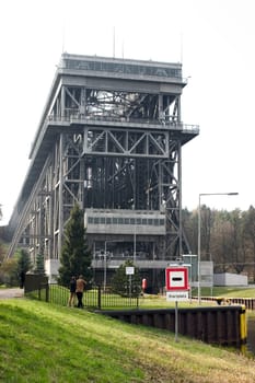 Ship lift 01