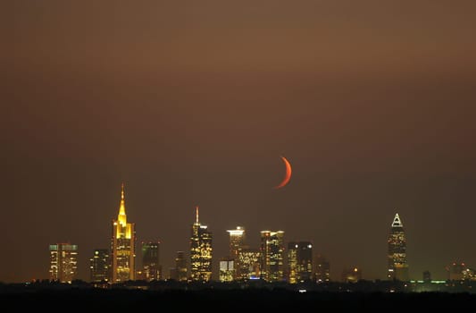 Saw it last night. The moon moved about 15 minutes over Frankfurt until it disappeared again. no EBV. Moon is also not copied into it.  EDIT: Improved colors and sharpness