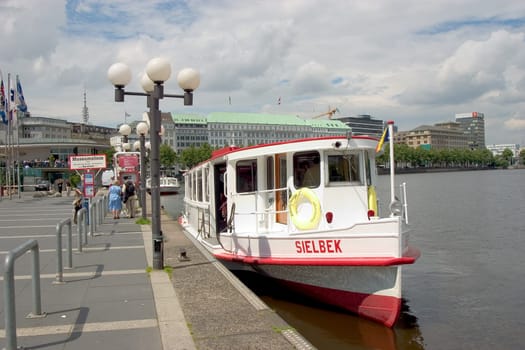 Alster steamer 01