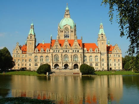 A visit to photo friend Jürgen in Hanover. Many visitors are astonished when they stand in front of the magnificent building and talk of the "New"" Town Hall. Due to its size and magnificent construction,it looks more historical,rather w"