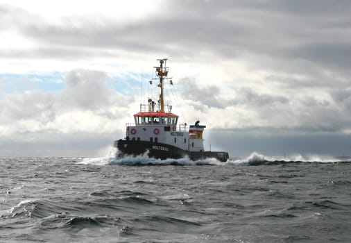 Tug Holtenau on its way to deployment