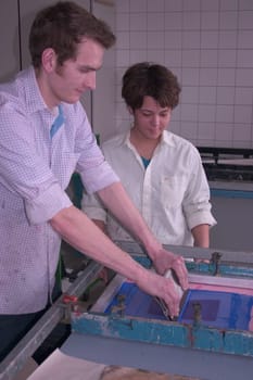 Application of the ink on paper using the screen printing process