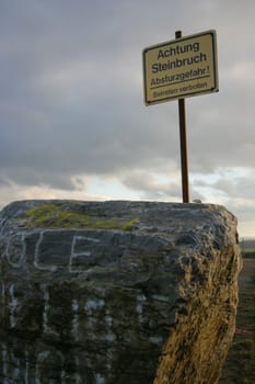 Attention,quarry