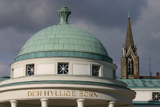 Hylliger Born with church