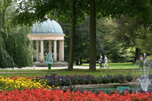 The strawberry temple in the spa gardens of Bad Pyrmont was built in memory of a distinguished Dutch woman who died suddenly in Pyrmont in 1781 because she is said to have enjoyed strawberries for the morning fountain cure,contrary to medical advice.