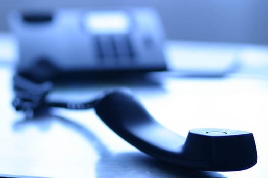 Telephone with handset