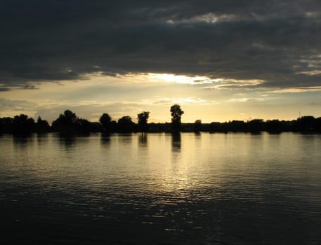 Taken on the Elbe in the autumn light