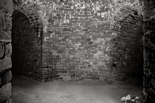 In the vault under the temple of Mercury,one could be frightened if there were not also a light shaft and an exit.