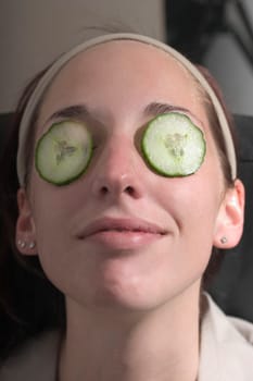 Cucumber slices for relaxation