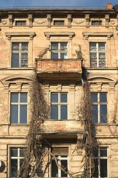 Residential ruins 04