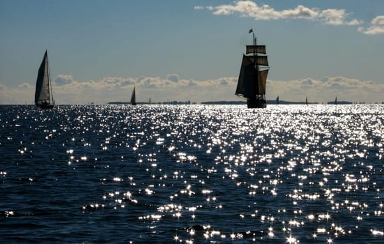 For Jürgen,the Baltic Sea picture with ships. Unfortunately with rustling,but waves are allowed to do that  -)
