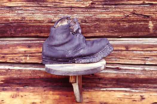 I discovered this shoe in Oberstdof in the Allgäu. ( scanned from the slide )